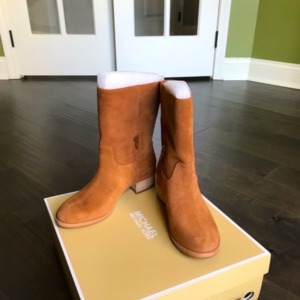 New Michael Kors Low Heel Suede Boots In Box! Size 8.5